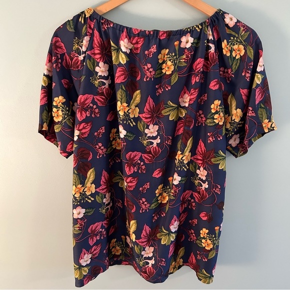 Tommy Bahama Floral Silk Blouse. Size Small. - Picture 3 of 9